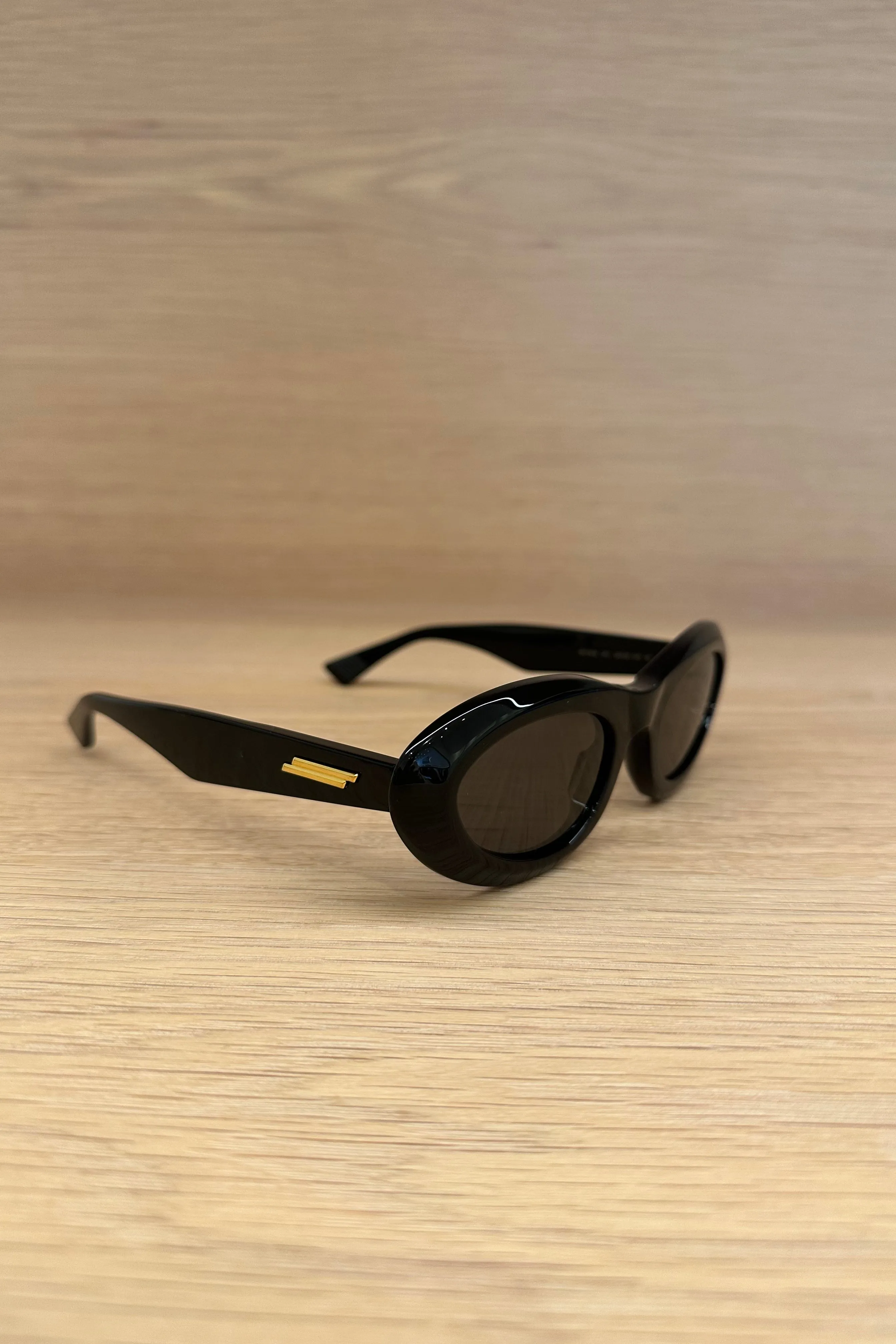 BLACK OVAL SUNGLASSES BV1191S