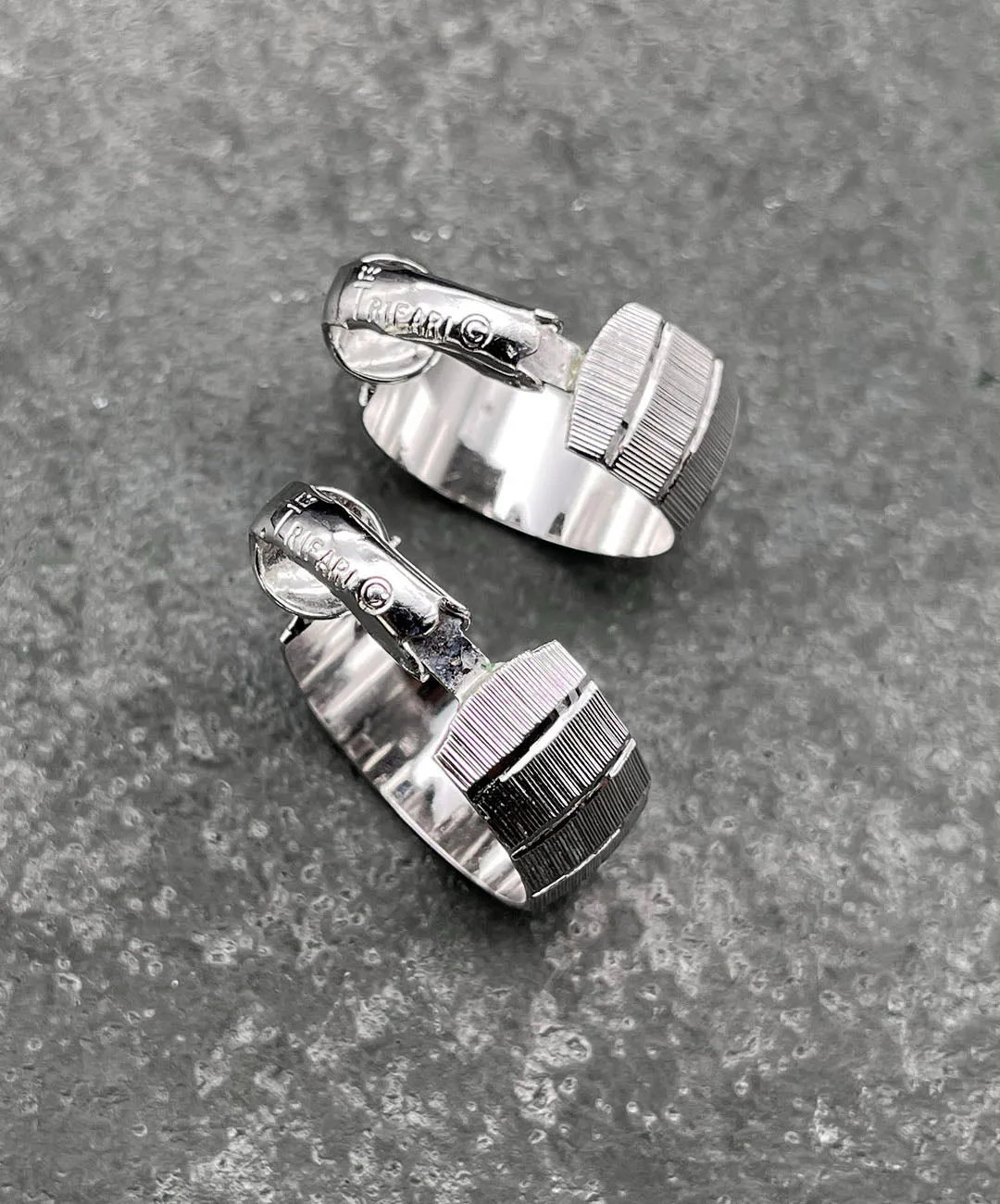 【USA輸入】 ヴィンテージ TRIFARI テクスチャー フープ イヤリング/Vintage TRIFARI Textured Hoop Clip On Earrings