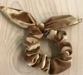 velvet bow scrunchie: gold