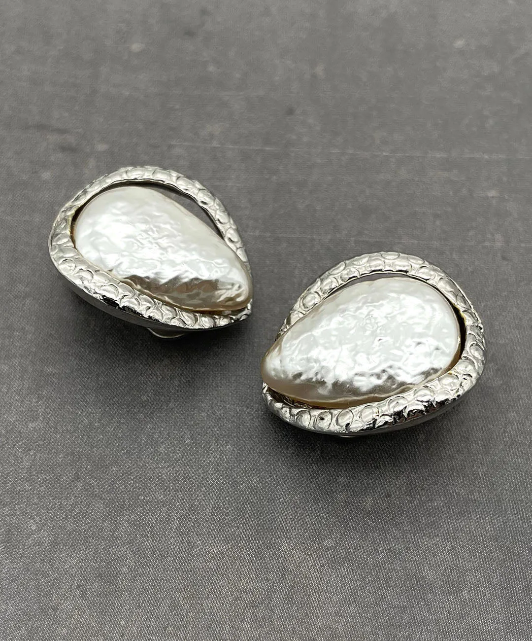 【フランス輸入】ヴィンテージ SPHINX ティアドロップ パール イヤリング/Vintage SPHINX Teardrop Pearl Clip On Earrings